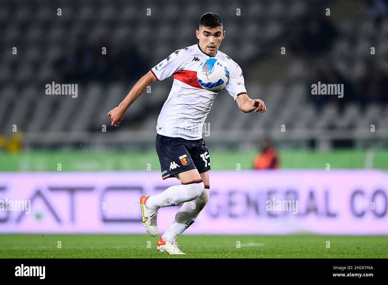 Turin, Italien. 22. Oktober 2021. Johan Vasquez von Genua FC in Aktion während der Serie A Fußballspiel zwischen Turin FC und Genua FC. Kredit: Nicolò Campo/Alamy Live Nachrichten Stockfoto