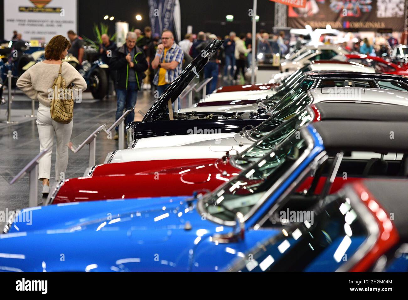 Oldtimer bei einer Ausstellung in Salzurg (Österreich) - die „Classic Expo Salzburg“ ist eine große Ausstellung und Messe für Oldtimer in Salzburg (ÖS Stockfoto