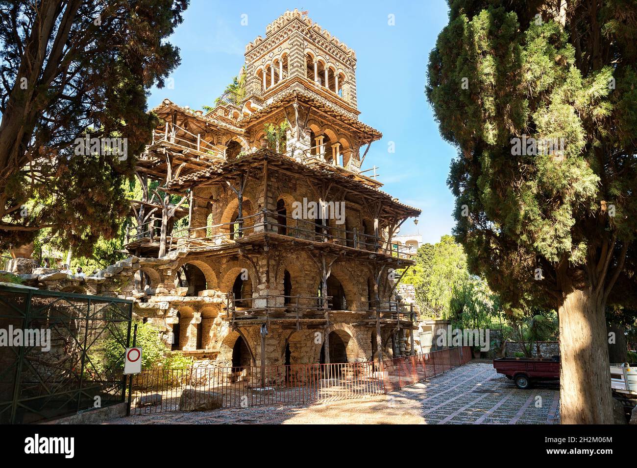 Naturlandschaften der öffentlichen Gärten in Taormina, Provinz Messina, Sizilien, Italien. Stockfoto