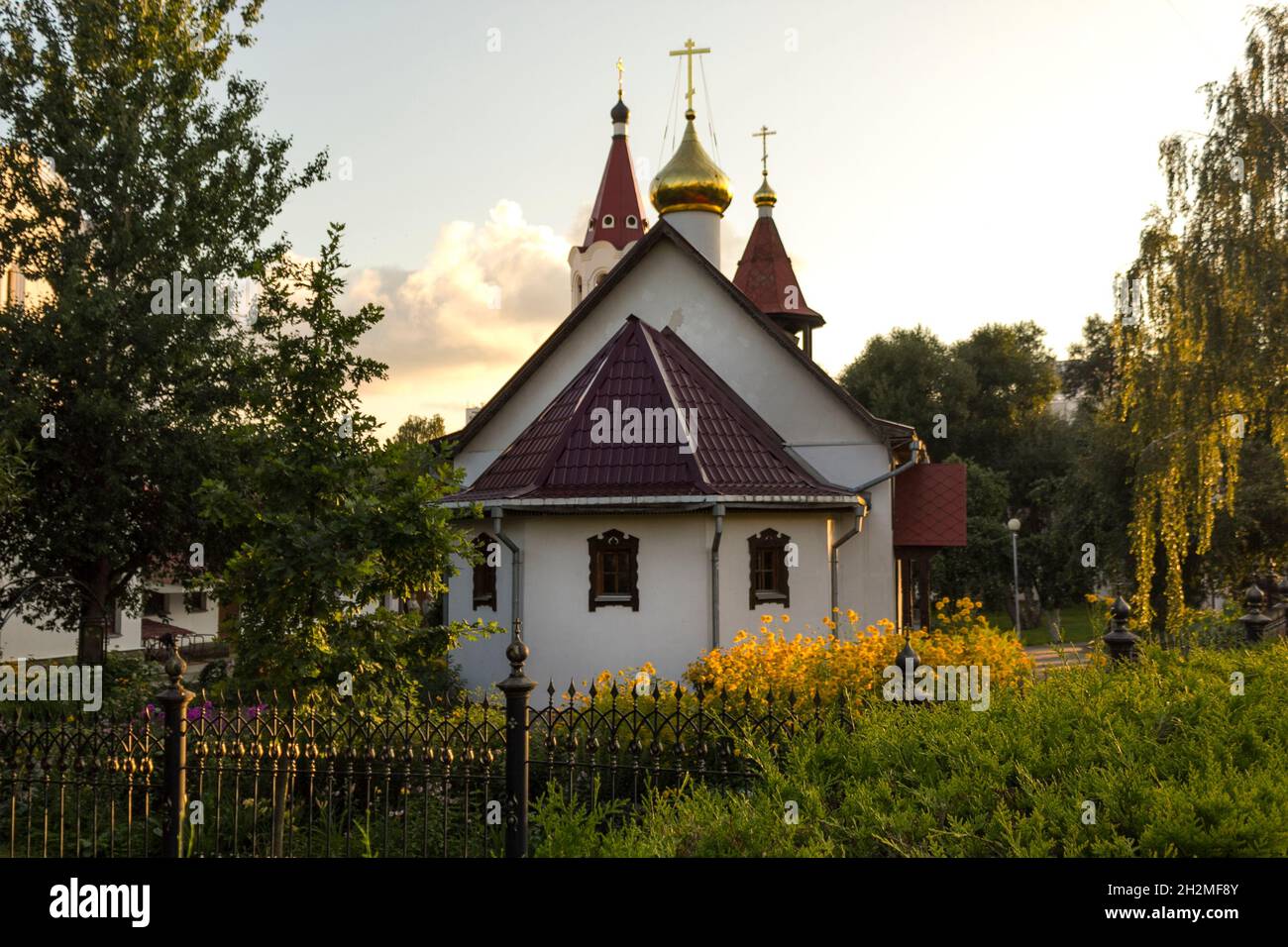 Minsk, Republik Belarus - 25. Juli 2018. Der Tempel zu Ehren der Krupetskaja Ikone der Gottesmutter im Mikrodistrikt Vesnyanka. Stockfoto