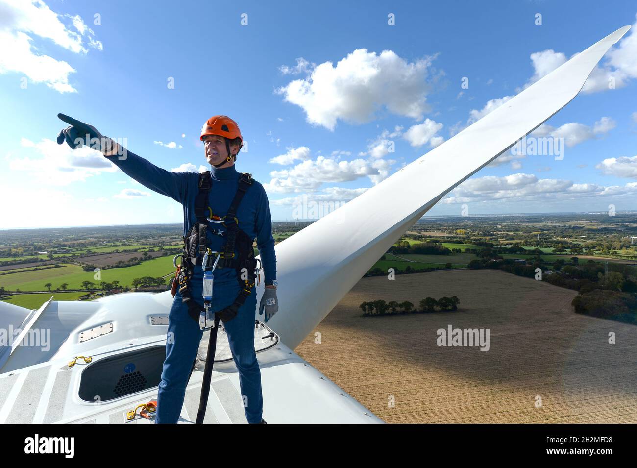 Saint-Pere-en-Retz, Frankreich. Oktober 2021. Frankreichs Europa-Ökologie – der Kandidat der Grünen-Europa-Ökologie Les Verts (EELV)-Partei für die Präsidentschaftswahl 2022, Yannick Jadot, besucht am 22. Oktober 2021 den Windpark in Saint-Pere en Retz, Westfrankreich. Foto von Jean-Francois Monier/Pool/ABACAPRESS.COM Quelle: Abaca Press/Alamy Live News Stockfoto