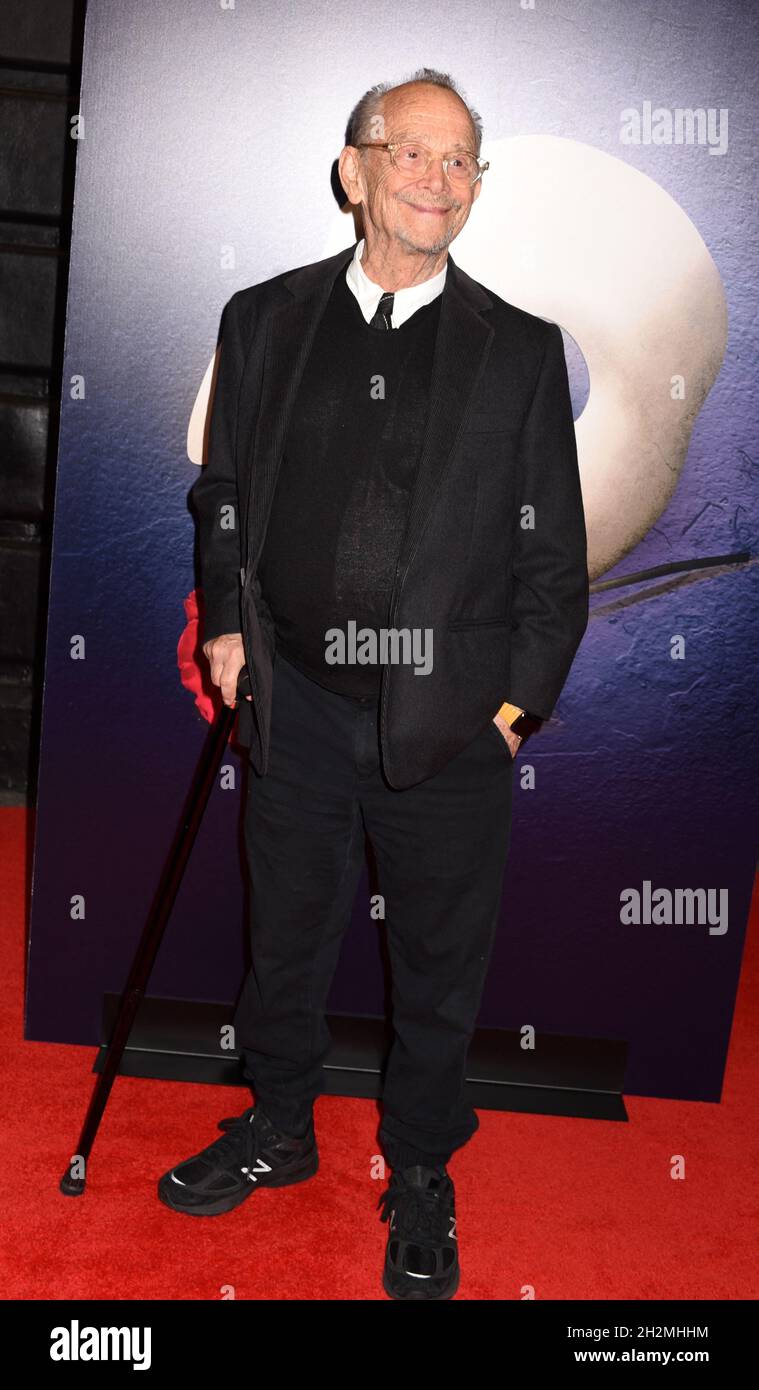 New York, USA. Oktober 2021. Joel Gray bei der Wiedereröffnung des Phantoms der Oper am 22. Oktober 2021 im Majestic Theater in New York City, NY, USA. Foto von MM/ABACAPRESS.COM Quelle: Abaca Press/Alamy Live News Stockfoto