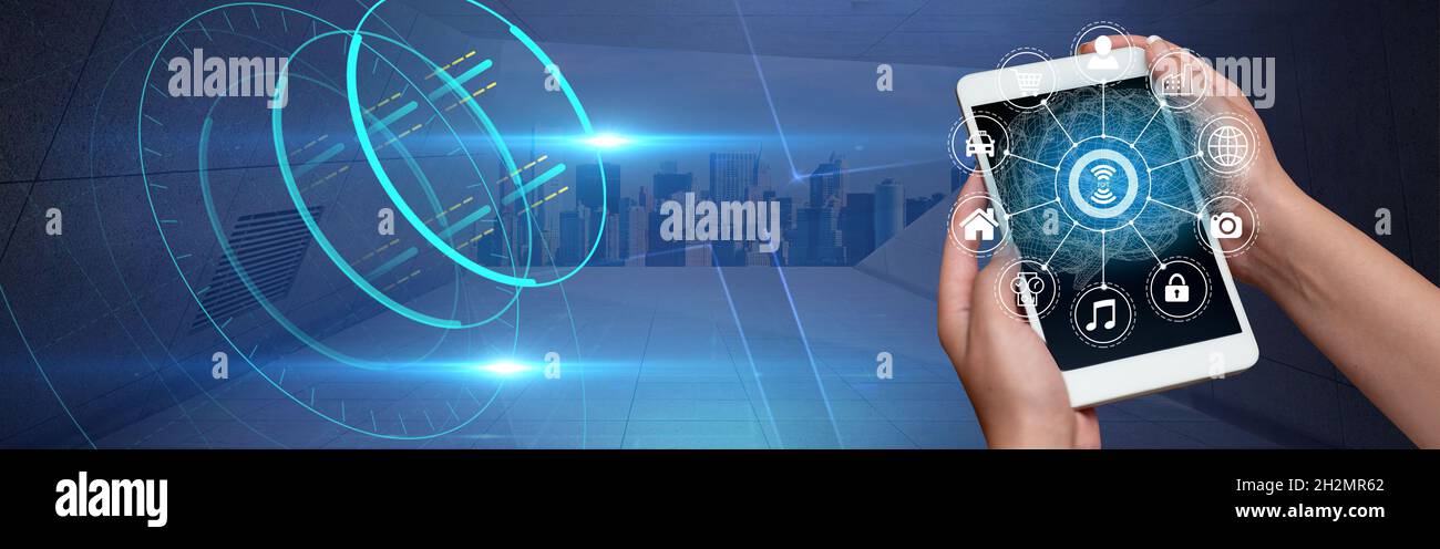 Bild Von Beiden Händen Halten Tablet Leicht Präsentiert Wunderbare Futuristische Technologie. Bildpaar Palm Mit Big Pad Zeigt Erstaunlich Modern Stockfoto