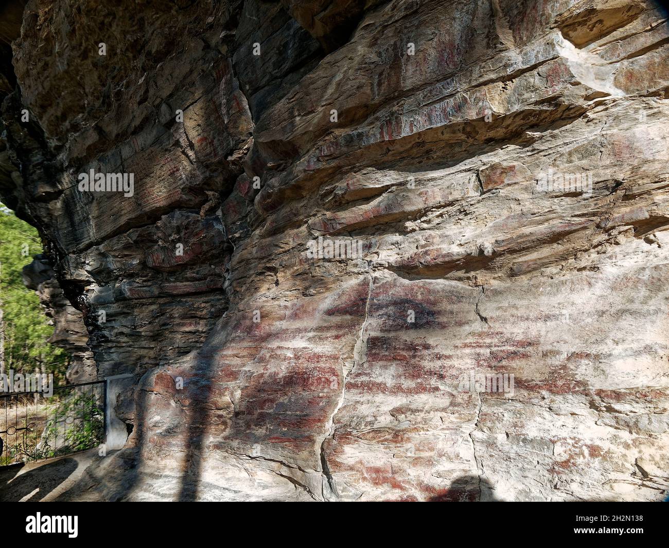 Felsschutzmalereien aus der Steinzeit bei Lakhudiyar in der Nähe von Almora State Uttarakhand Indien Stockfoto