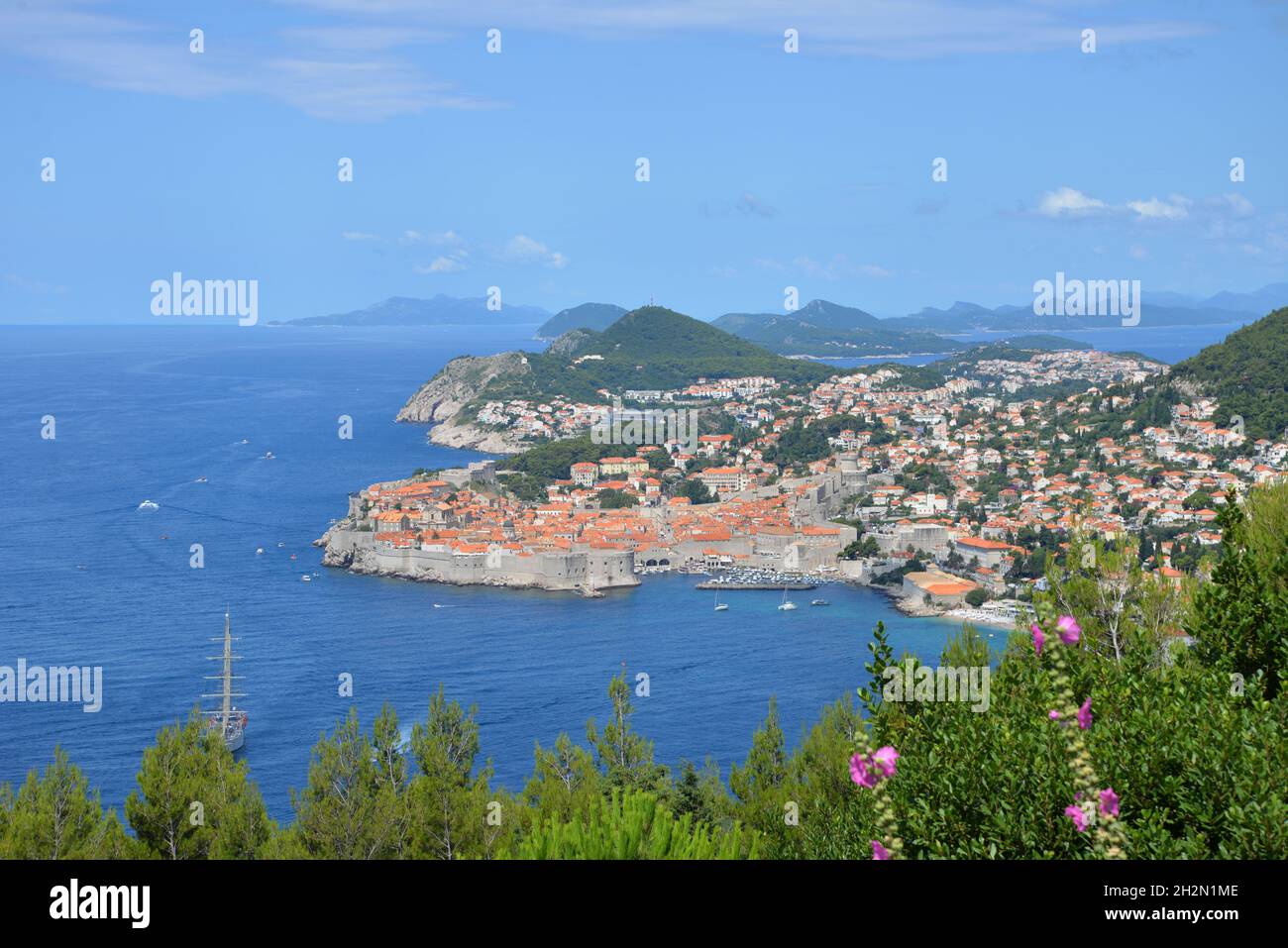 Blick über Dubrovnik von einem nahe gelegenen Hügel Stockfoto