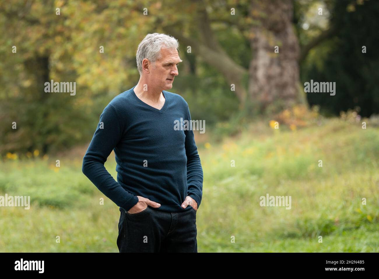 19. Oktober 2021, Baden-Württemberg, Allensbach: Walter Sittler, deutscher Schauspieler, filmt den Krimi 'der Kommissar und der See'. Foto: Silas Stein/dpa Stockfoto