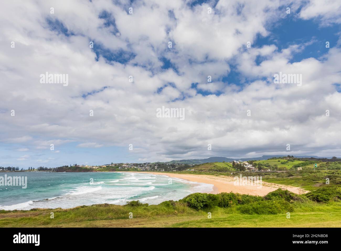 Wolken über Jones Beach im Sommer, Australien Stockfoto