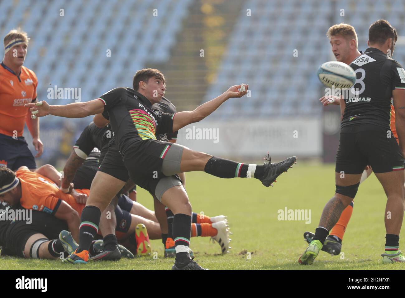 Stadion Sergio Lanfranchi, Parma, Italien, 23. Oktober 2021, Alessandro Fusco (Zebre) mit einem Befreiungskick während des Spiels des Zebre Rugby Club gegen Edinburgh - United Rugby Championship Stockfoto