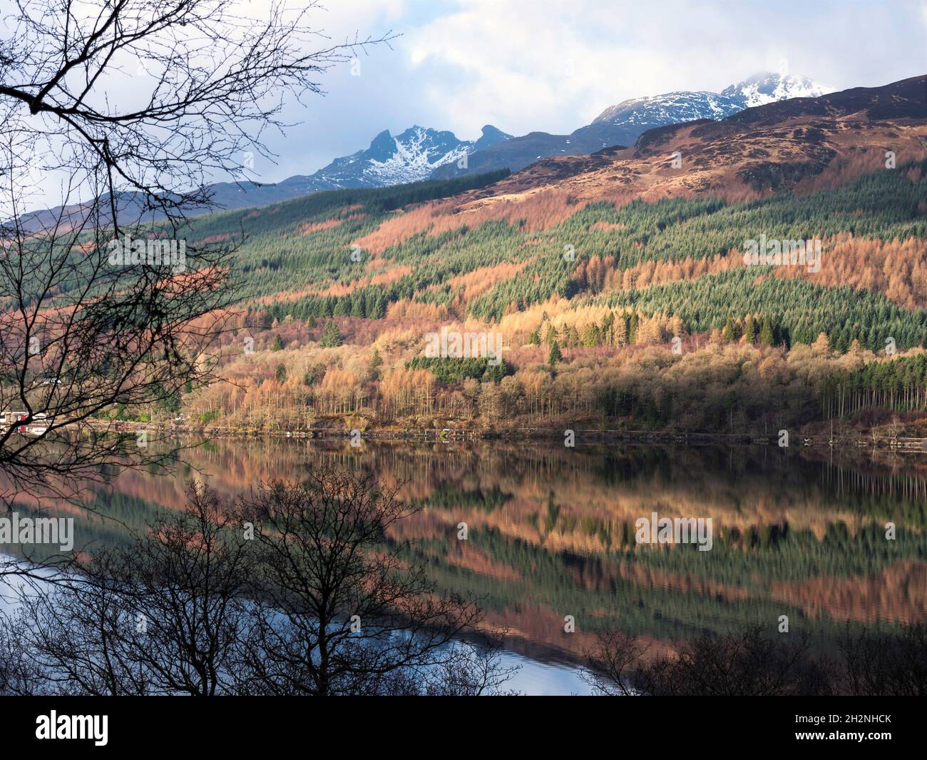 Ben Arthur, besser bekannt als der Cobbler, vom West Highland Way aus gesehen am Ostufer des Loch Lomond, Schottische Highlands. Stockfoto