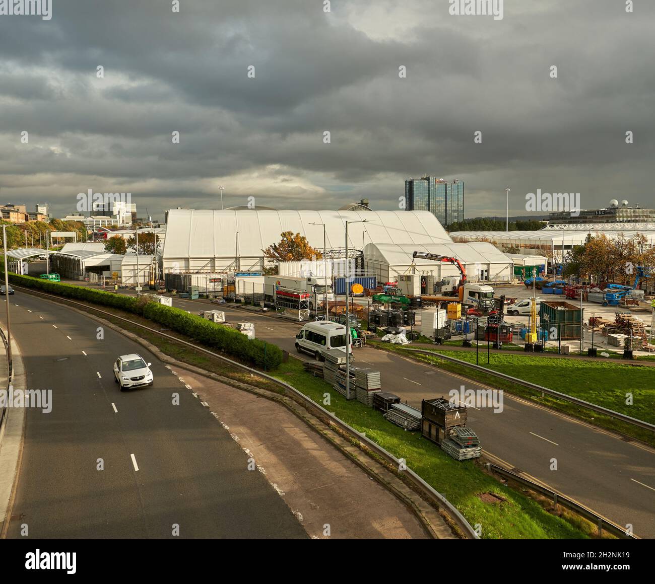 Ansicht der temporären Strukturen, die Delegierte auf der COP26 auf dem Scottish Events Campus in Glasgow, Schottland, beherbergen können. Stockfoto