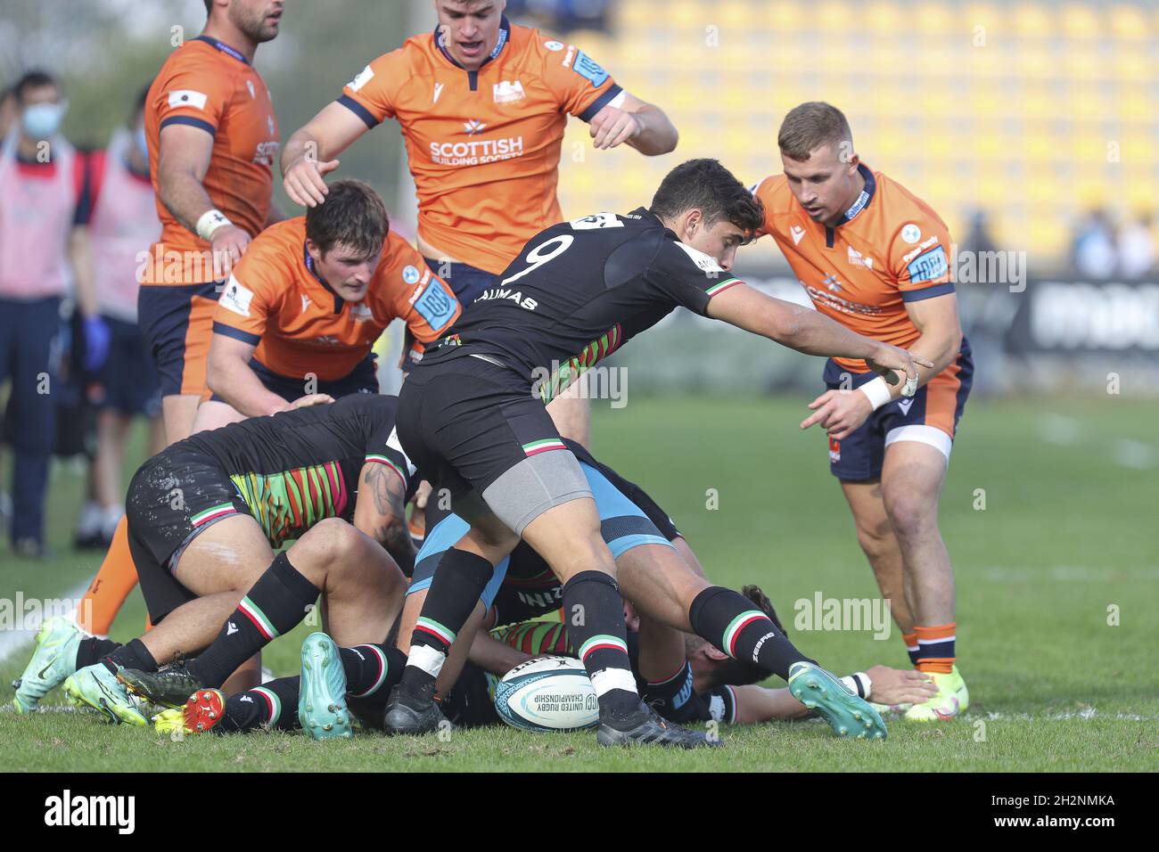 Stadion Sergio Lanfranchi, Parma, Italien, 23. Oktober 2021, Alessandro Fusco (Zebre) ist bereit, den Ball während des Spiels des Zebre Rugby Club gegen Edinburgh - United Rugby Championship zu bestehen Stockfoto