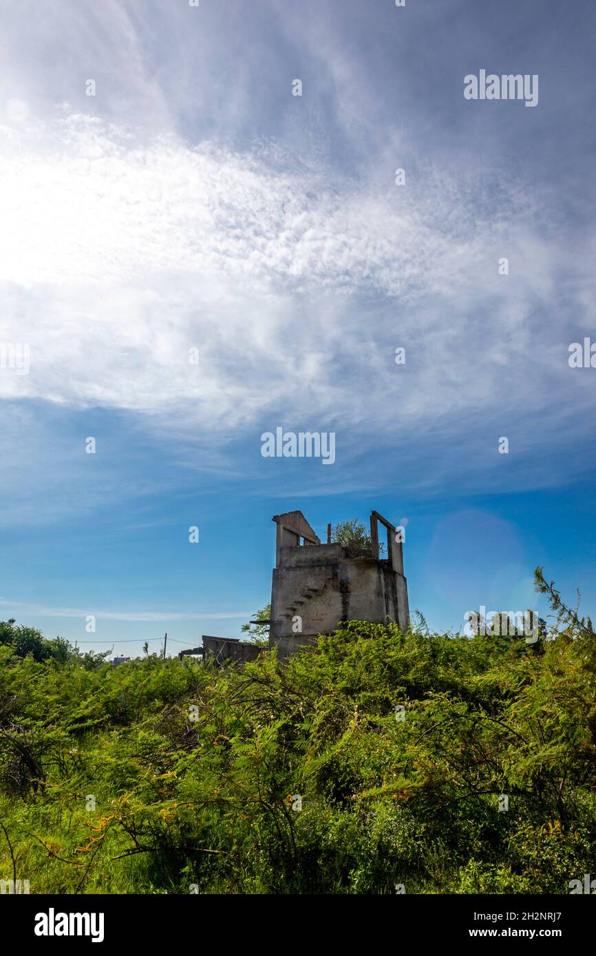 Ruinen einer Gießerei auf Cam Kim Island, Hoi an, Vietnam. Stockfoto