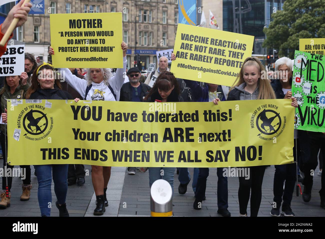 Newcastle upon Tyne, Großbritannien. 23. Oktober 2021, Anti-Impfungs-Demonstranten im Stadtzentrum von Newcastle, Quelle: David Whinham/Alamy Live News Stockfoto