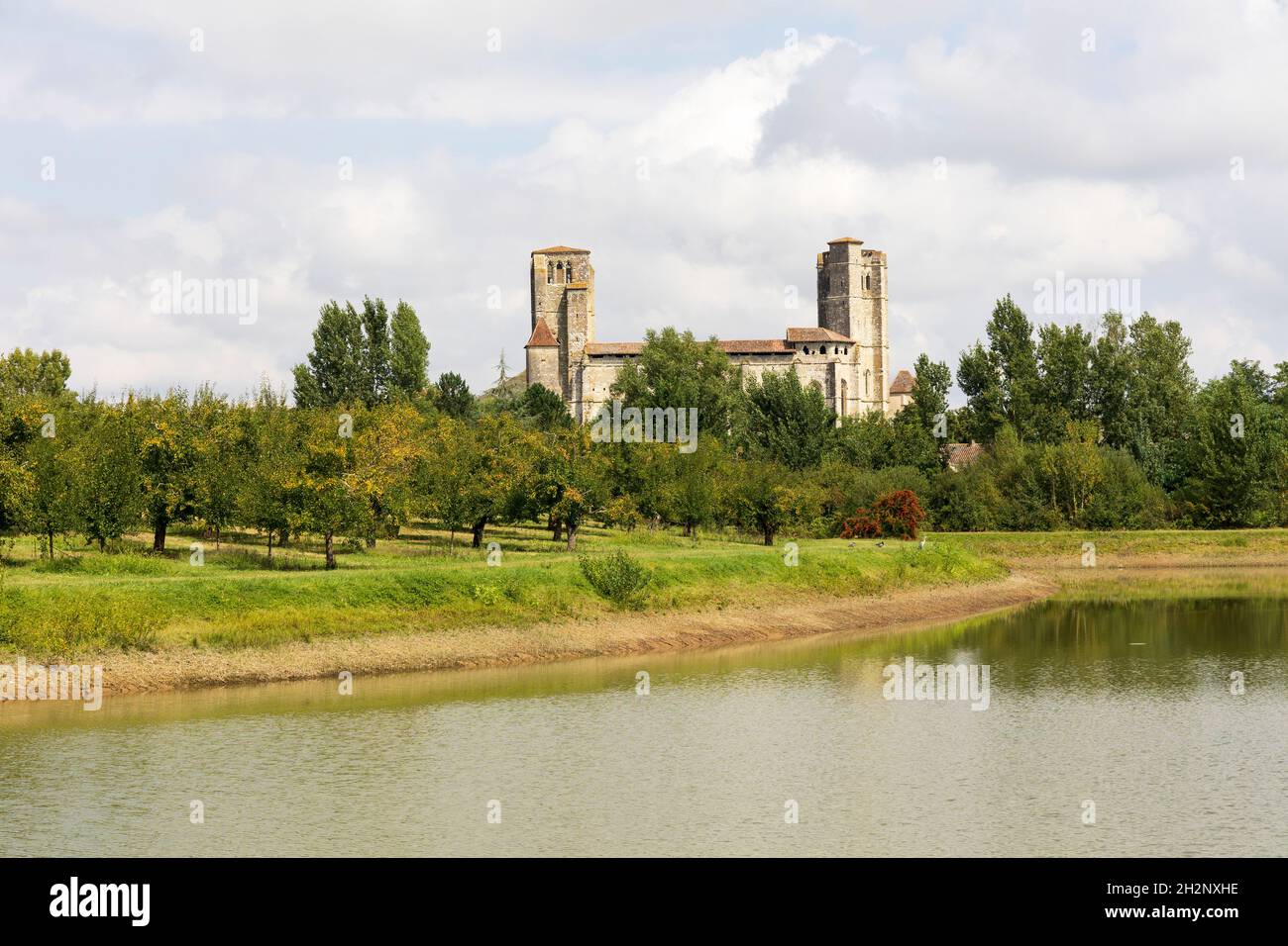 Die Zwillingstürme des Collegiale de la Romieu, Gascogne, Frankreich Stockfoto