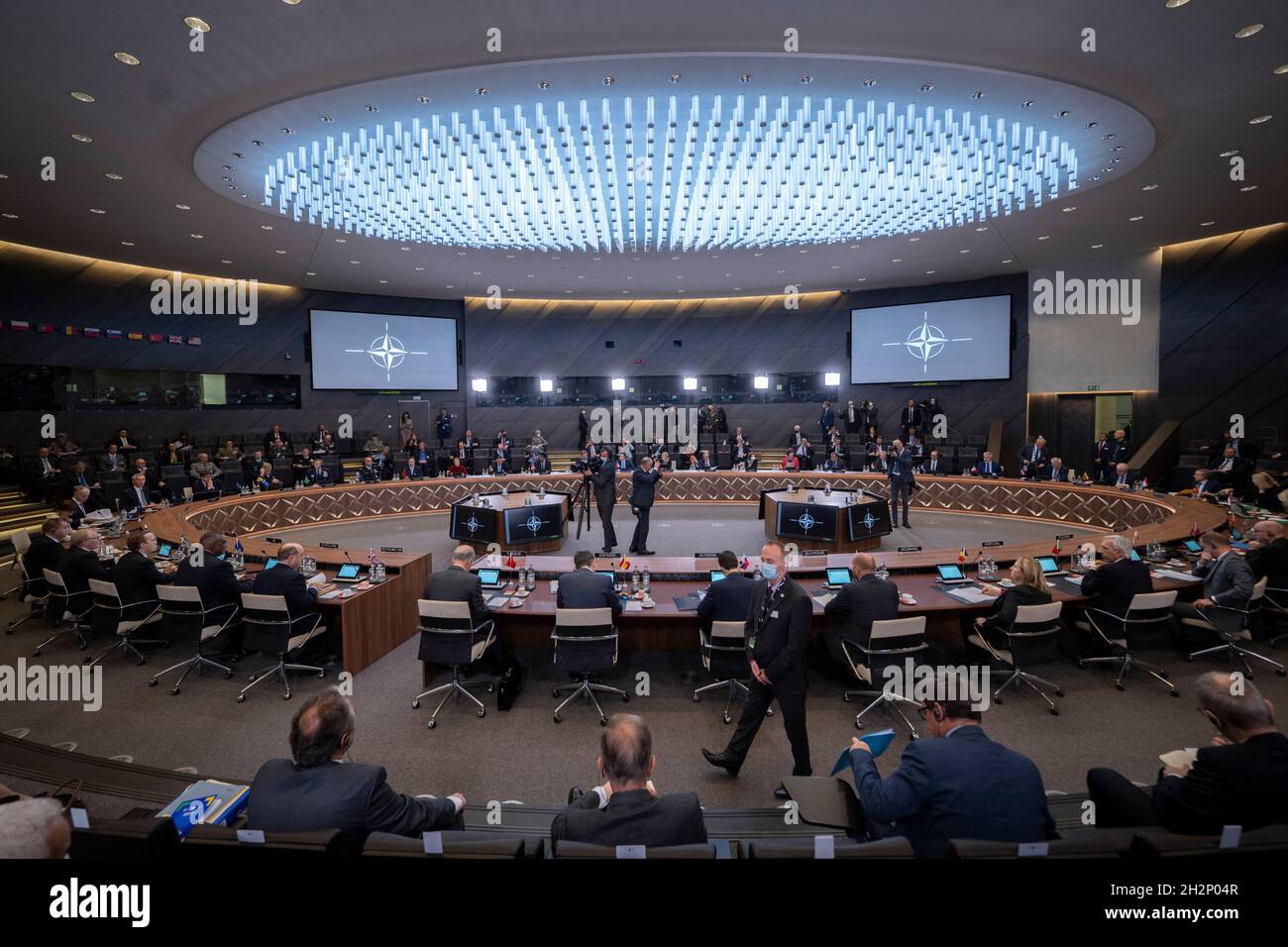 Brüssel, Belgien. 22. Oktober 2021. US-Verteidigungsminister Lloyd J. Austin III nimmt an der NATO-Verteidigungsminister-Sitzung am 22. Oktober 2021 in Brüssel, Belgien, Teil. Quelle: Chad McNeeley/DOD/Alamy Live News Stockfoto