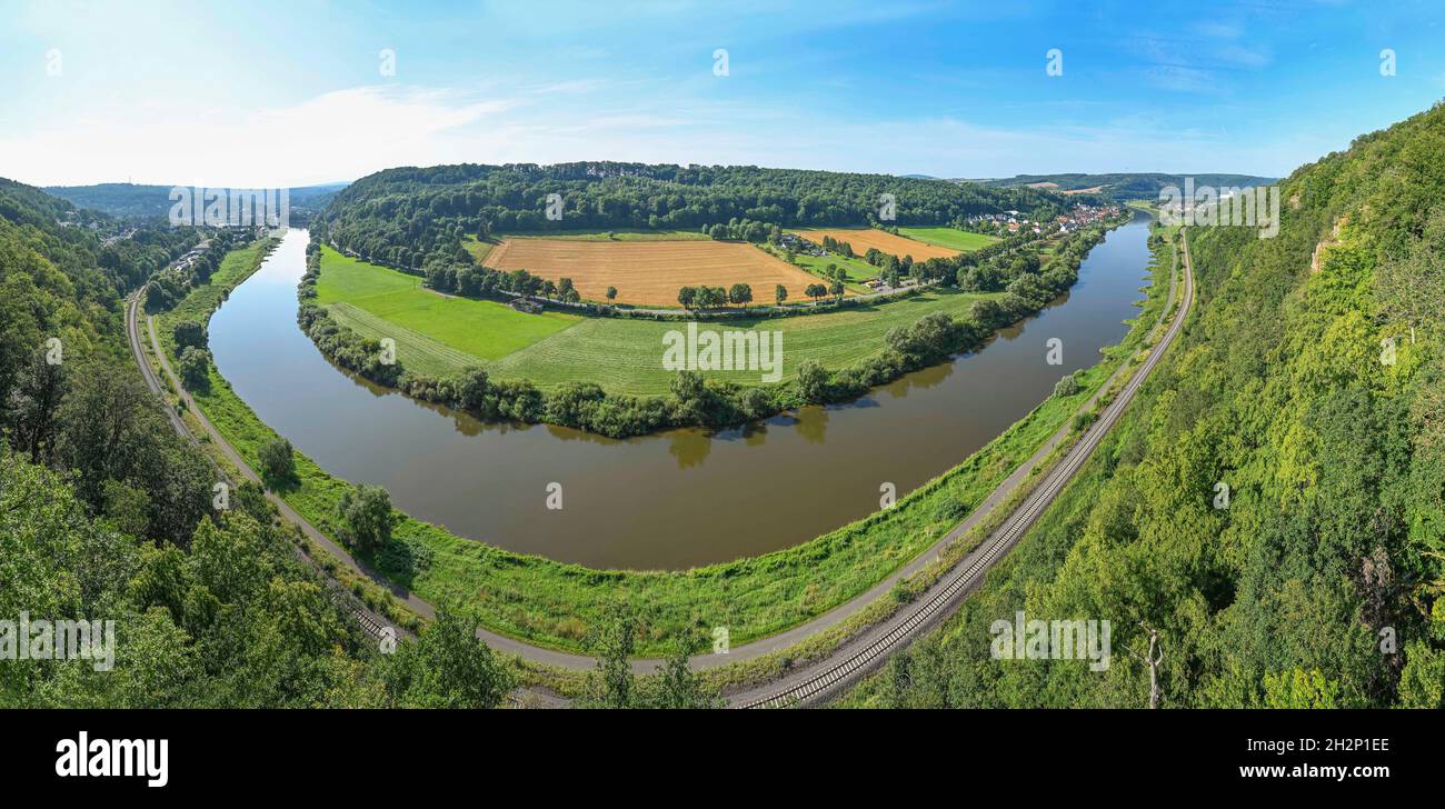 Blick in das Wesertal vom Weser-Skywalk, Beverungen, Nordrhein-Westfalen, Deutschland Stockfoto