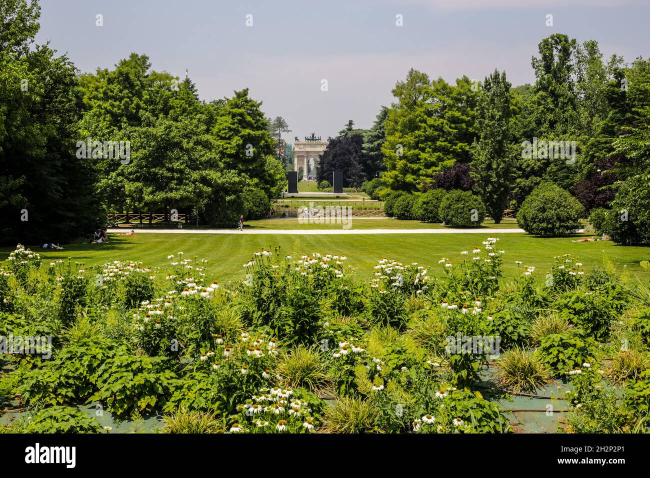 Mailand, Italien - 13. Juni 2017: Blick auf den Sempione Park in Mailand an einem sonnigen Tag Stockfoto