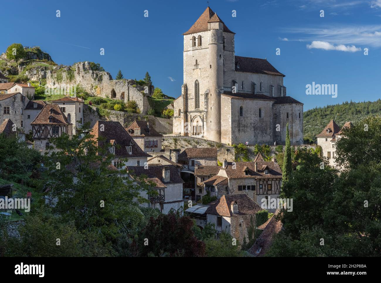 Bergdorf Saint-Cirq-Lapopie im Lot-Tal, Oskitanie, Frankreich Stockfoto