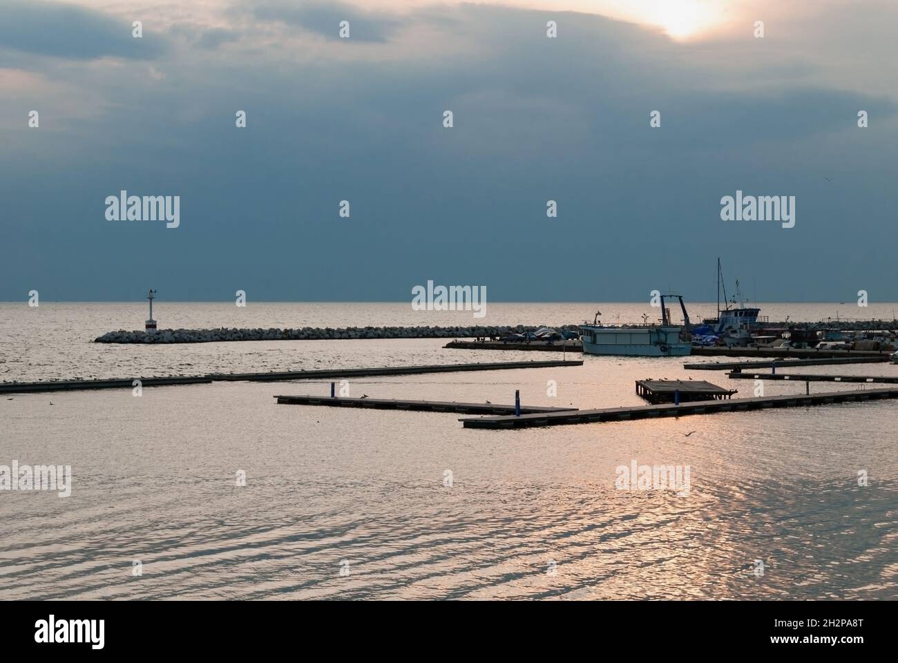 Fischerhafen bei Sonnenuntergang Stockfoto