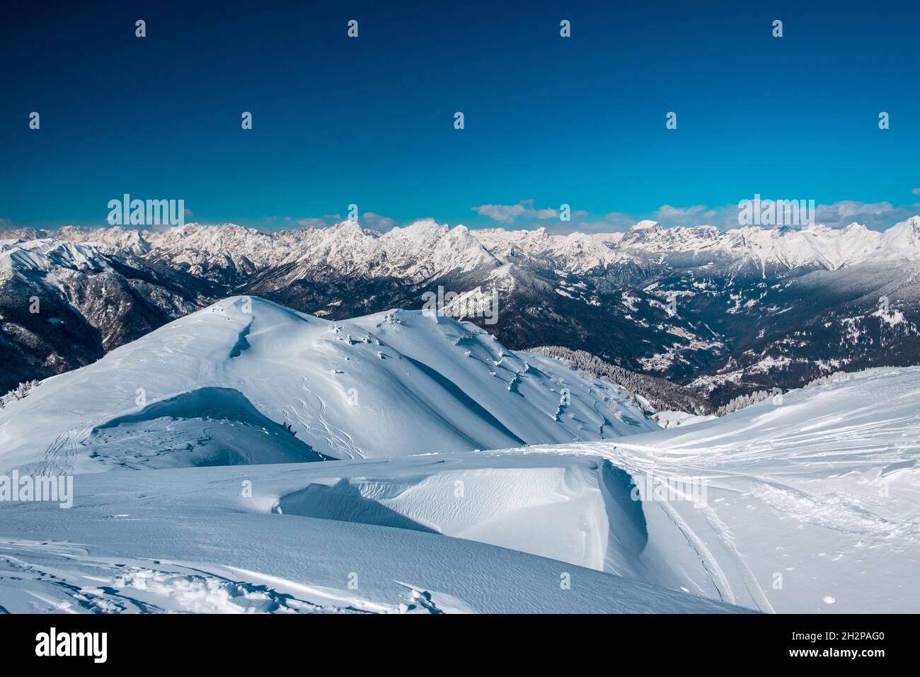 Auf dem Berg Zoncolan, Karnischen alpen nach einem großen Schneefall. Provinz Udine, Region Friaul-Julisch Venetien, Italien Stockfoto