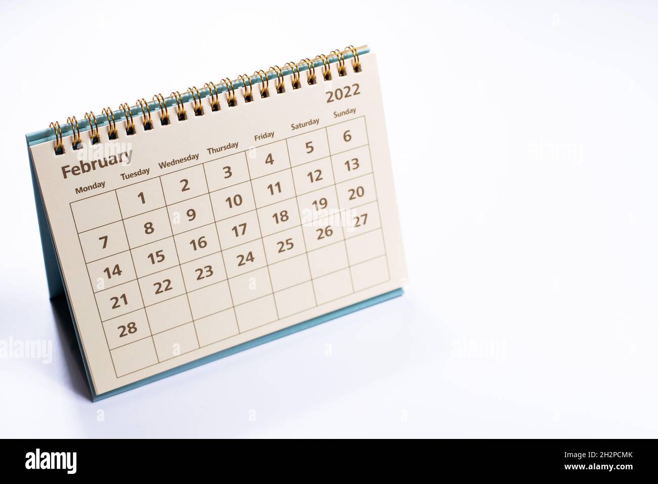 Kalender Februar 2022: Monatsseite auf weißem Hintergrund isoliert Stockfoto