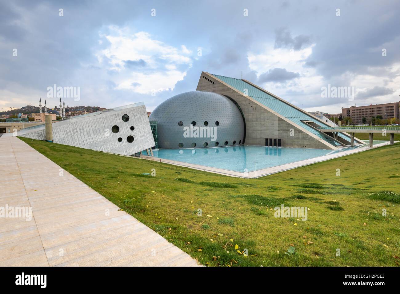 Ankara, Türkei - 2021. Oktober: Presidential Symphony Orchestra CSO Concert Hall. Das neue Konzerthausgebäude wurde 2020 in Ankara eröffnet. Stockfoto