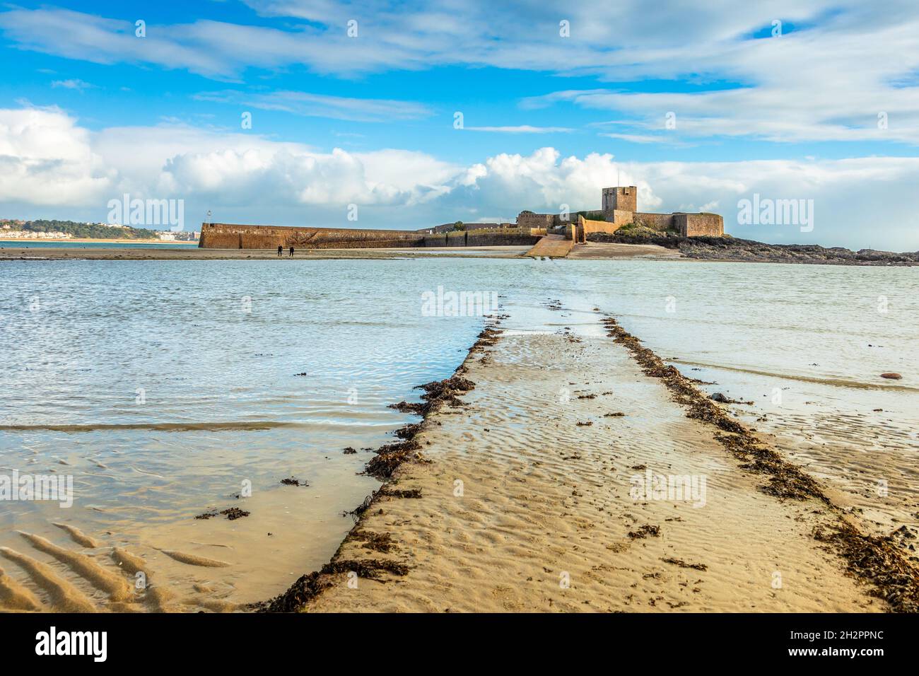Saint Aubin Fort in einem Ebbe Gewässer, La Manche Kanal, Vogtei von Jersey, Kanalinseln Stockfoto