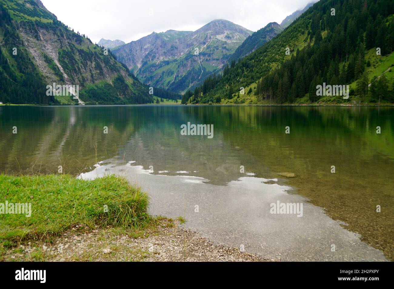 Malerischer Vilsalpsee in den österreichischen Alpen (Tannheimer Tal, Österreich) Stockfoto