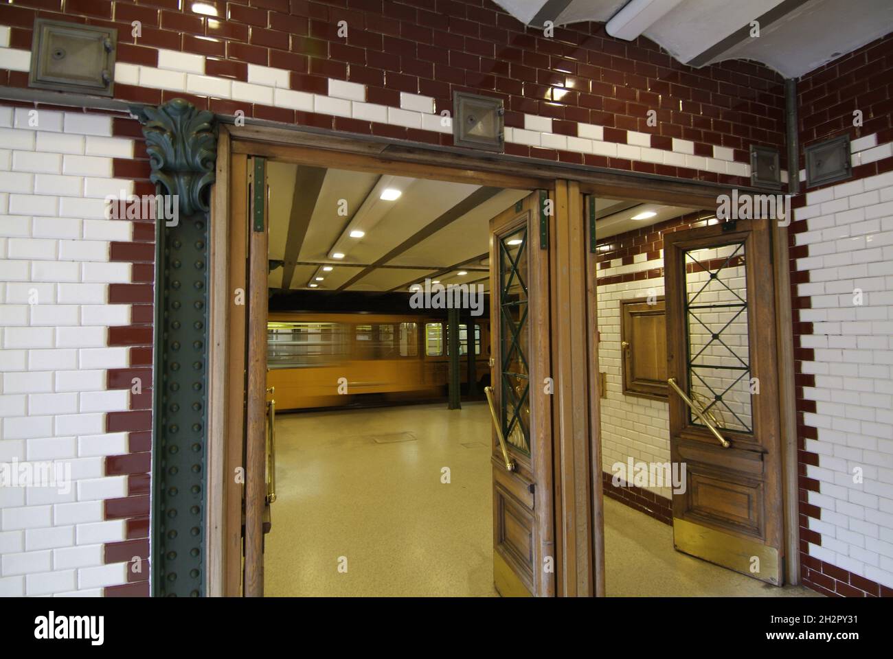 Europa, Ungarn, Budapest, U-Bahnhof am Vörösmarty tér, Vörösmarty Platz Stockfoto Europa, Ungarn, Budapest, U-Bahnhof am Vörösmarty tér, Vörösmarty Platz Stockfoto