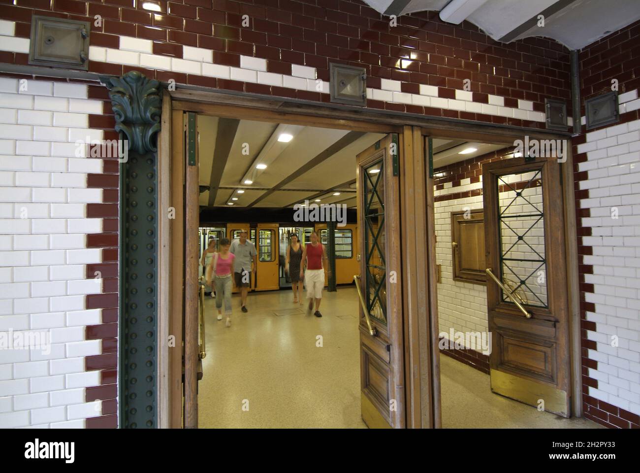 Europa, Ungarn, Budapest, U-Bahnhof am Vörösmarty tér, Vörösmarty Platz Stockfoto Europa, Ungarn, Budapest, U-Bahnhof am Vörösmarty tér, Vörösmarty Platz Stockfoto
