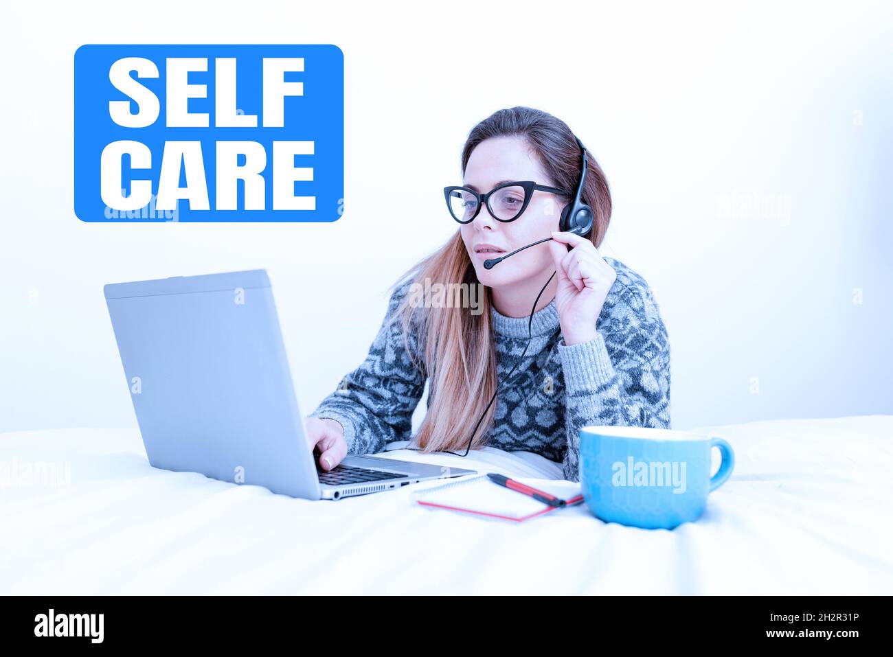 Textunterschrift zur Selbstpflege. Ein Wort über die Praxis, Maßnahmen zur Verbesserung der eigenen Gesundheit Callcenter-Agent von zu Hause aus arbeiten geschrieben Stockfoto