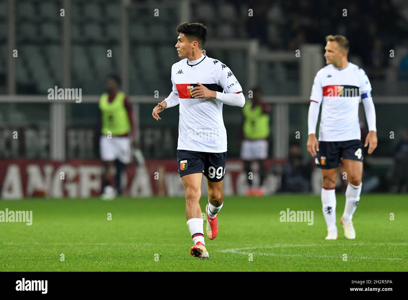 Pablo Millan Genua CFC in Aktion während des Spiels der Serie A 2021/22 zwischen dem FC Turin und dem FC Genua im Olimpico Grande Torino Stadium am 22. Oktober 202 Stockfoto