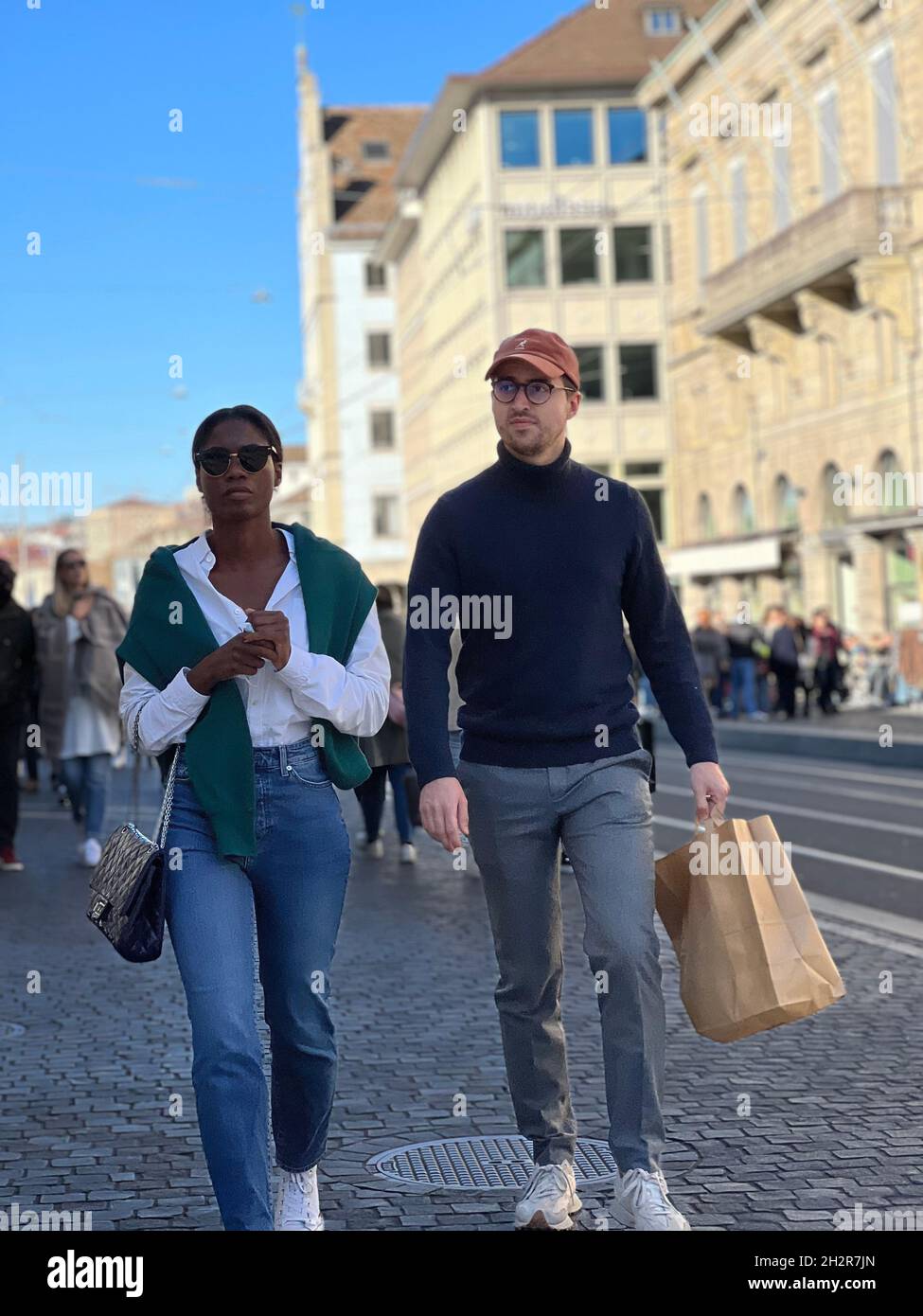 Schöne junge Frau in Zürich Stadt in der Schweiz Stockfotografie - Alamy