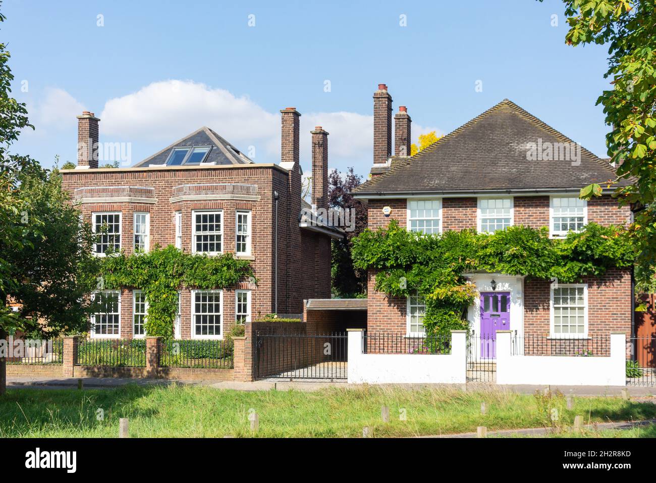 Häuser aus der Zeit gegenüber Ham Common, Ham, London Borough of Richmond upon Thames, Greater London, England, Vereinigtes Königreich Stockfoto