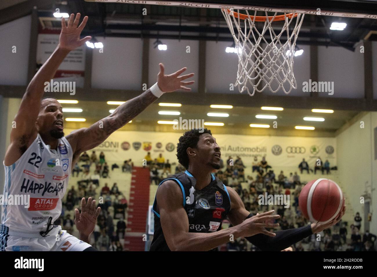 Cremona, Italien. Oktober 2021. Miller Malcom (Vanoli Cremona) während Vanoli Basket Cremona vs Happy Casa Brindisi, Italienische Basketball A Serie Championship in Cremona, Italien, Oktober 23 2021 Quelle: Independent Photo Agency/Alamy Live News Stockfoto