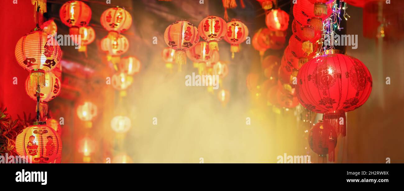 Chinesisches neues Jahr Laternen in Chinatown. Text bedeuten Glück und Gesundheit. Stockfoto