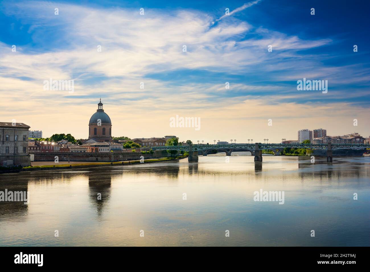 Schwere Krankenhaus an einem sonnigen Tag, Toulouse, Frankreich Stockfoto