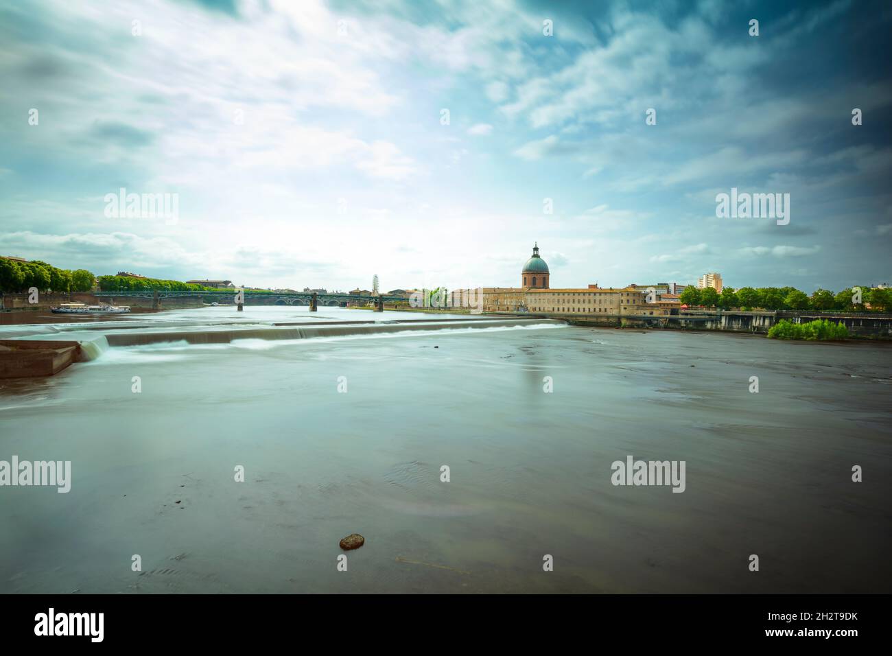 Toulouse-Stadt mit Brücke und alte Gebäude entlang der Garonne, Frankreich Stockfoto