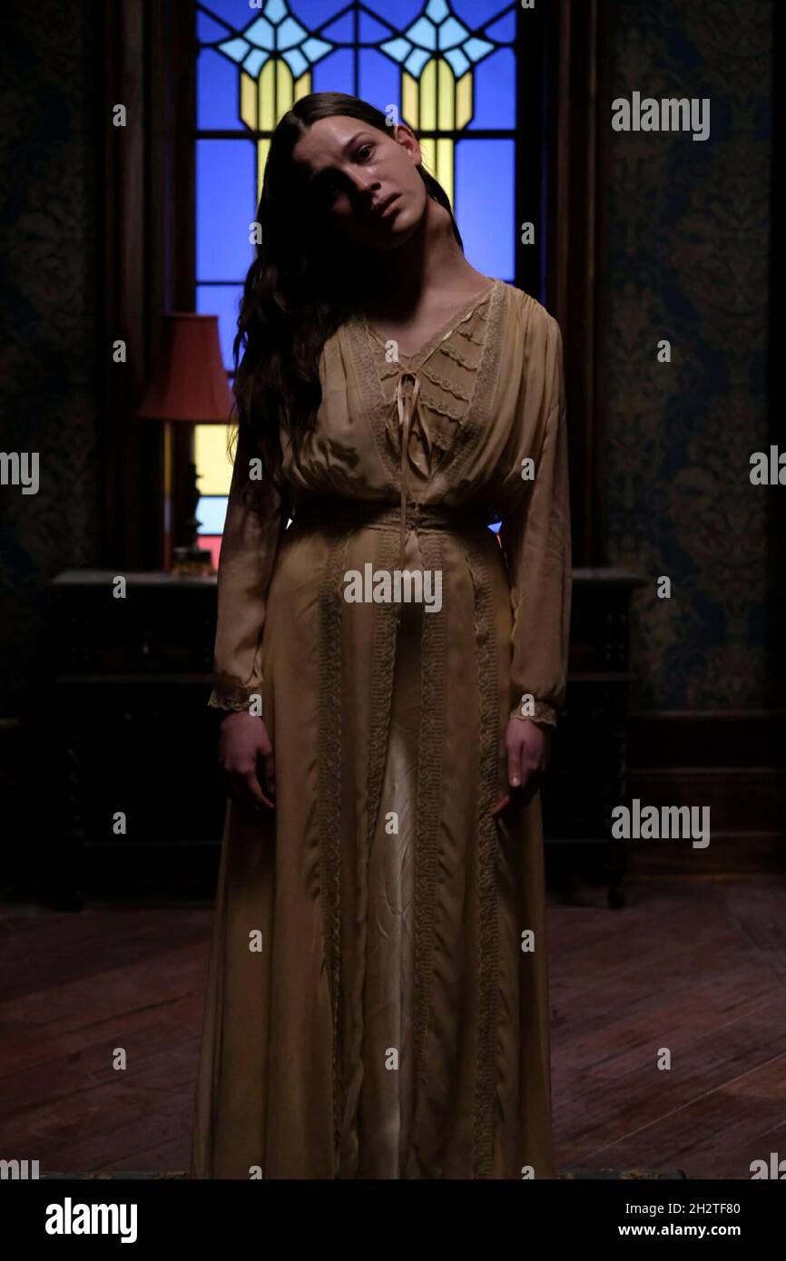 VICTORIA PEDRETTI IN THE HAUNTING OF HILL HOUSE (2018), REGIE: MIKE FLANAGAN. Kredit: Amblin Television / Paramount Television / Album Stockfoto