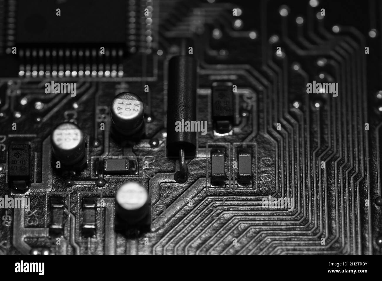 oktober 2021. Nahaufnahme der verschiedenen Schaltkreise auf einer Computerplatine. Hochwertige Fotos. Makro. Stockfoto