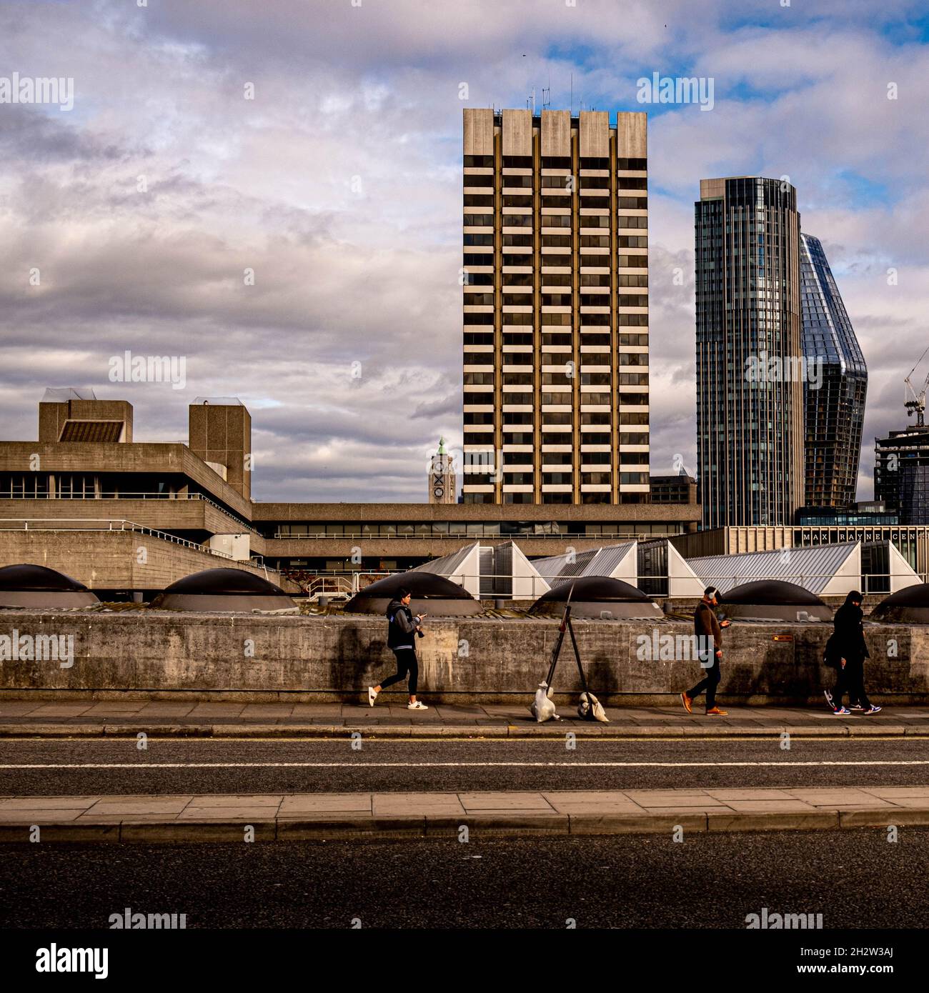 Hochhaus-Immobilienentwicklung in South Bank Londong England von WaterlooBridge aus Stockfoto