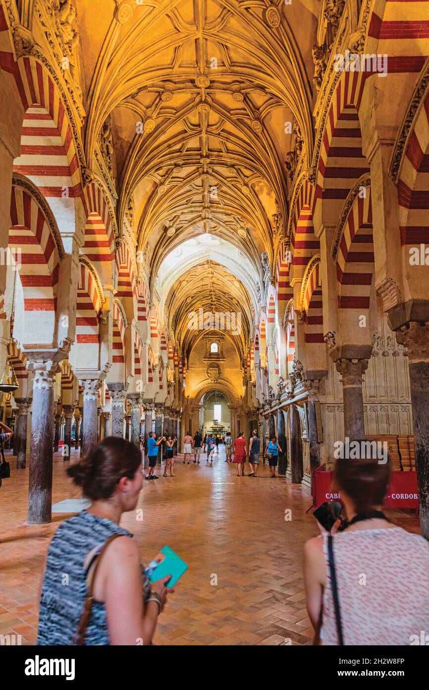 La Mezquita. Die Moschee. Die Inneneinrichtung zeigt eine Mischung aus maurischer und gotischer Architektur. Cordoba, Provinz Cordoba, Andalusien, Spanien. The Historic Cen Stockfoto