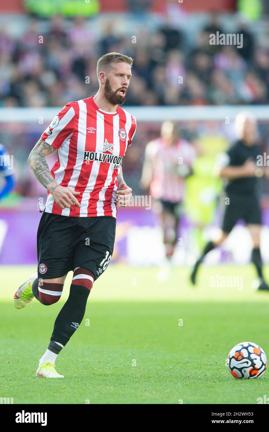 London, Großbritannien. Okt. 2021. Ethan Pinnock aus Brentford während des Premier League-Spiels zwischen Brentford und Leicester City im Brentford Community Stadium, London, England am 24. Oktober 2021. Foto von Salvio Calabrese. Nur zur redaktionellen Verwendung, Lizenz für kommerzielle Nutzung erforderlich. Keine Verwendung bei Wetten, Spielen oder Veröffentlichungen einzelner Clubs/Vereine/Spieler. Kredit: UK Sports Pics Ltd/Alamy Live Nachrichten Stockfoto