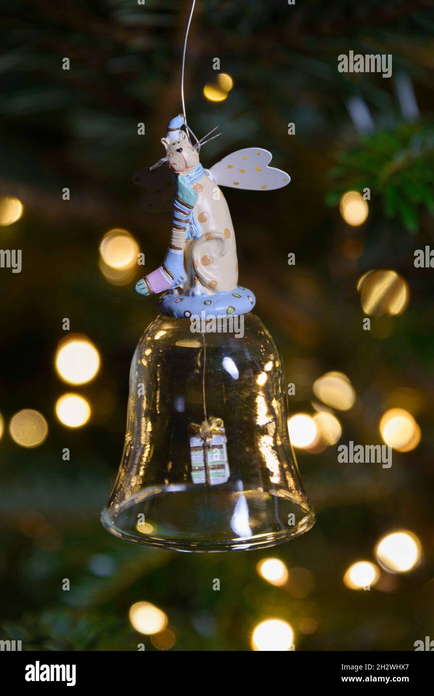 Weihnachtsbaum Dekoration Engel Katze Glocke Stockfoto