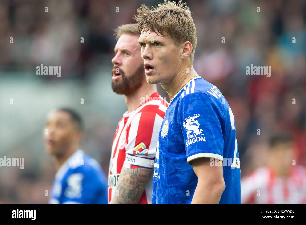 London, Großbritannien. Okt. 2021. Jannik Vestergaard aus Leicester City während des Premier League-Spiels zwischen Brentford und Leicester City im Brentford Community Stadium, London, England am 24. Oktober 2021. Foto von Salvio Calabrese. Nur zur redaktionellen Verwendung, Lizenz für kommerzielle Nutzung erforderlich. Keine Verwendung bei Wetten, Spielen oder Veröffentlichungen einzelner Clubs/Vereine/Spieler. Kredit: UK Sports Pics Ltd/Alamy Live Nachrichten Stockfoto