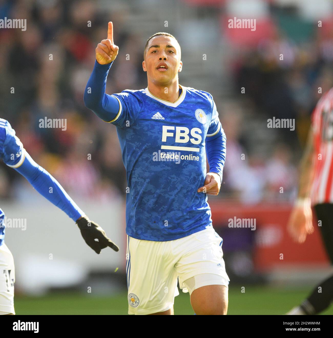 24. Oktober 2021 - Brentford gegen Leicester City - Premier League - Brentford Community Stadium Youri Tielemans von Leicester City feiert das Tor im Brentford Comminity Stadium. Bildnachweis : © Mark Pain / Alamy Live News Stockfoto