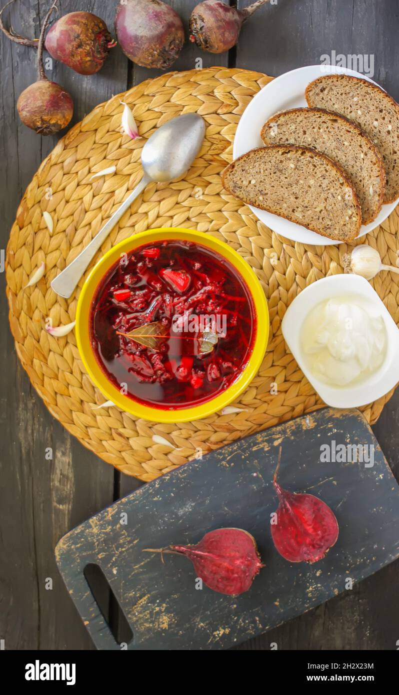 Rote traditionelle russische und ukrainische Borscht- oder Rote-Bete ...