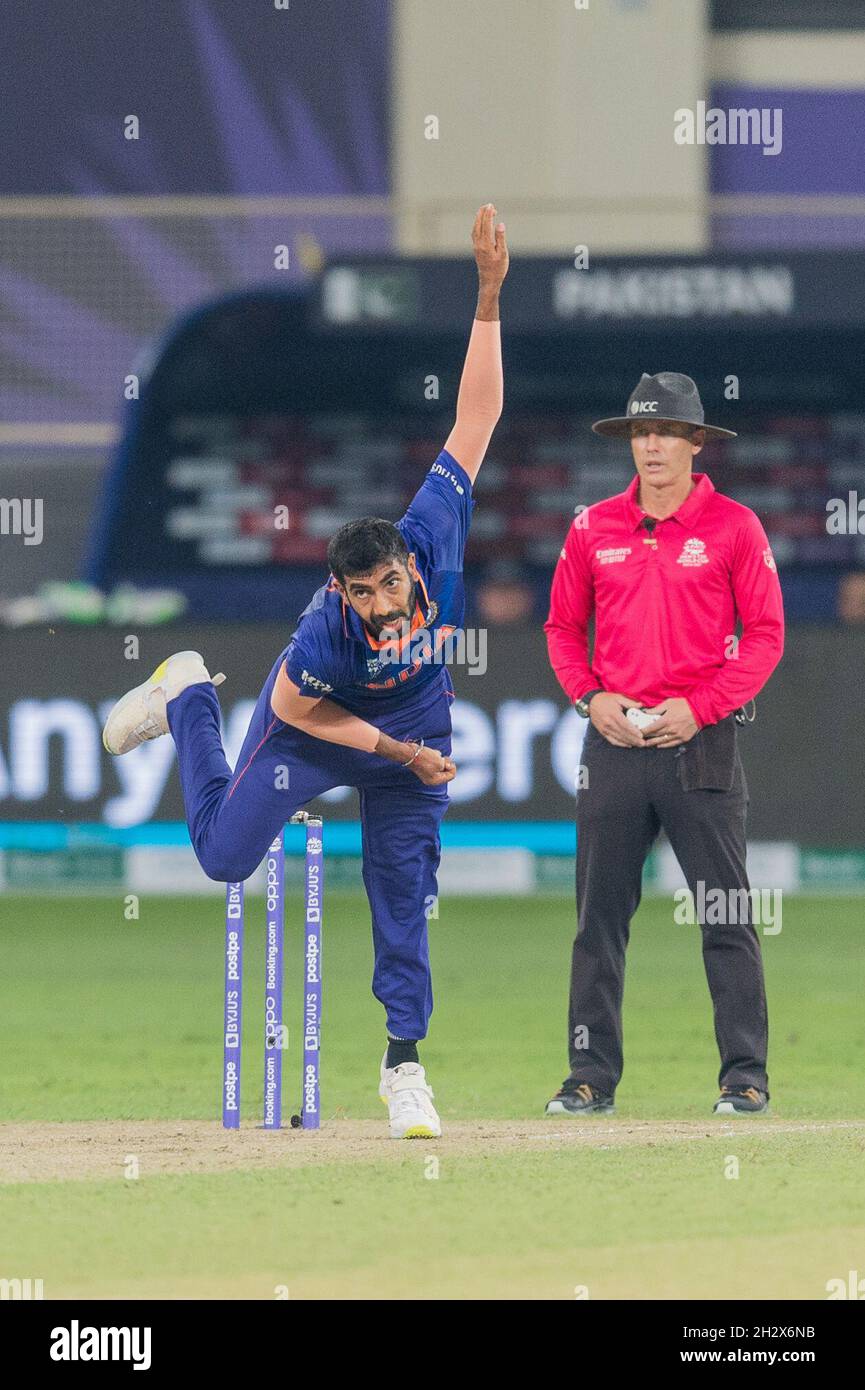Jasprit Bumrah von Indien beim Bowling während des ICC Mens T20Weltcup