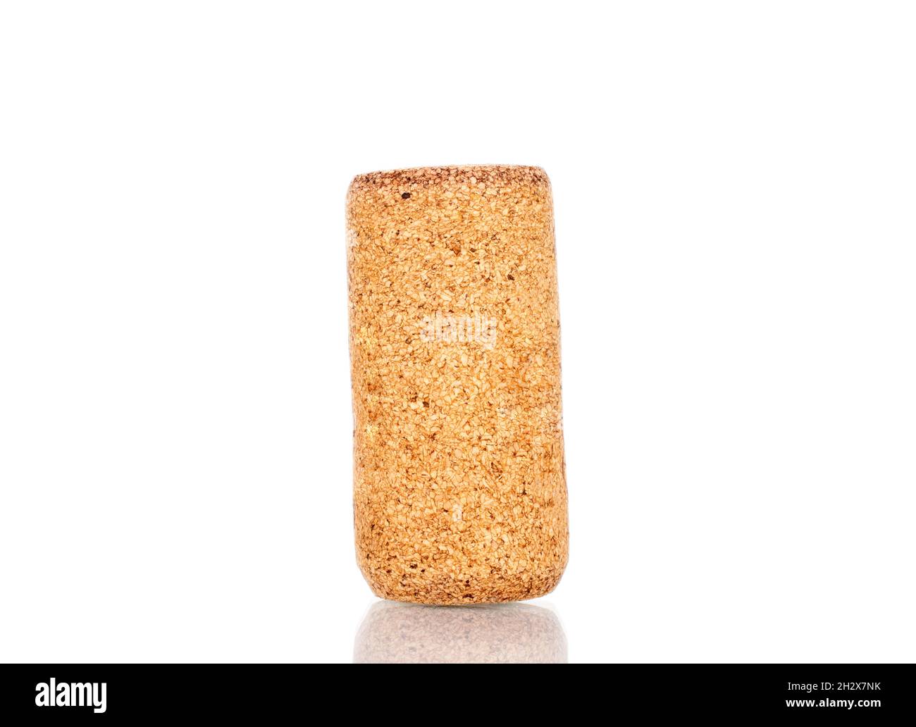 Ein Weinkorken, Nahaufnahme, isoliert auf Weiß. Stockfoto