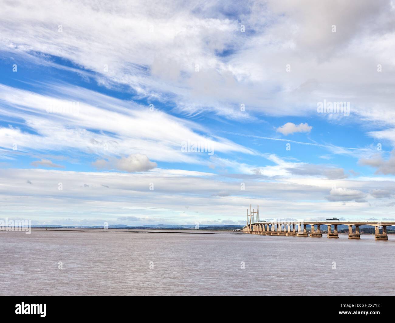 Die Prince of Wales Bridge oder Second Severn Crossing führt den Straßenverkehr auf der Autobahn M4 zwischen Wales und dem West Country in der Nähe von Bristol im Vereinigten Königreich Stockfoto